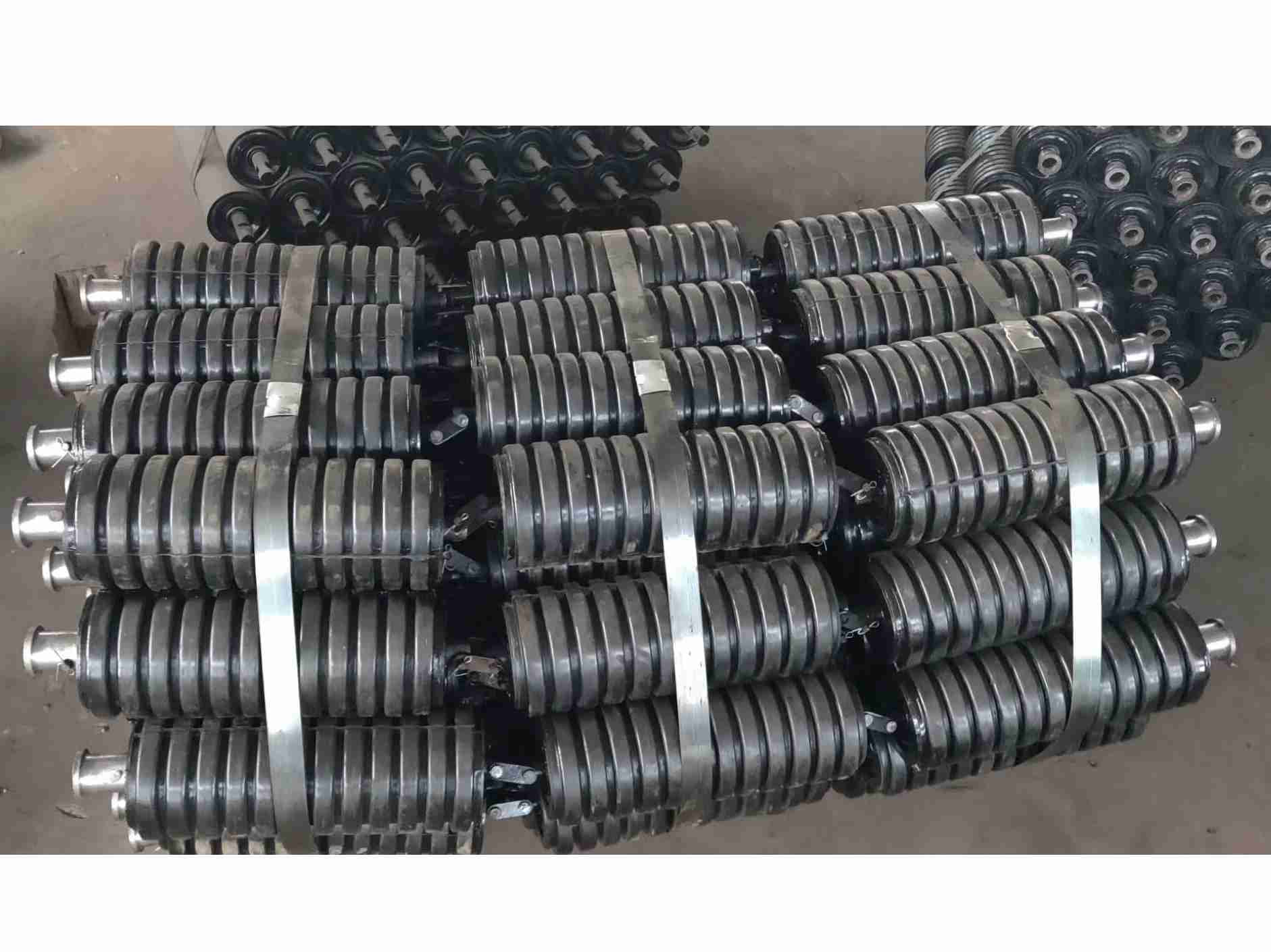 DSJ缓冲铰接托辊（D=89mm-159mm）